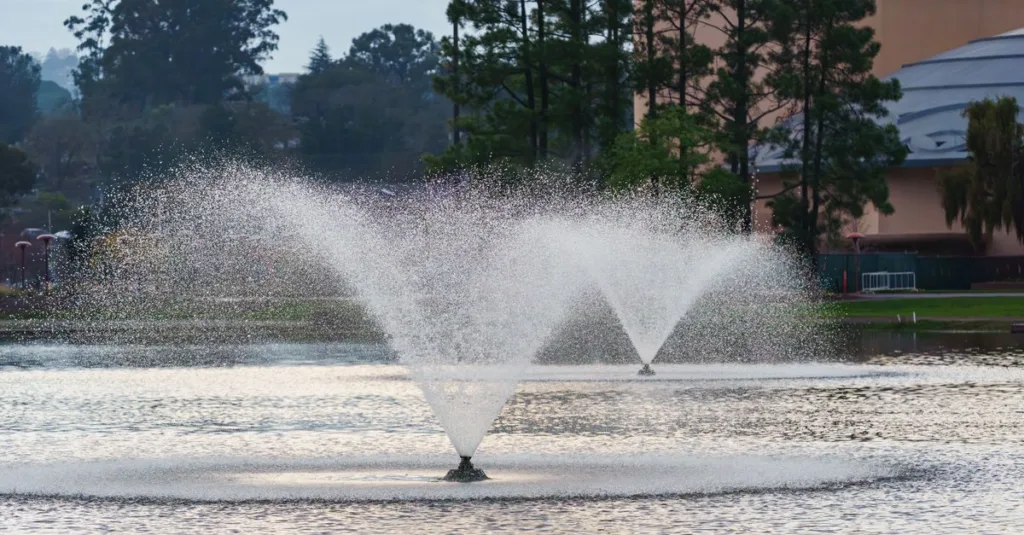 découvrez notre sélection de fontaines à eau élégantes et fonctionnelles, idéales pour embellir votre jardin ou votre intérieur tout en profitant d'une source d'eau fraîche et apaisante.